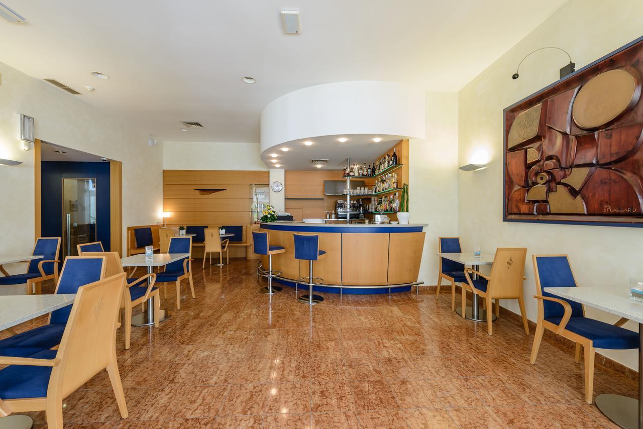 Hotel Bella Venezia Mare Lignano Sabbiadoro Exterior photo